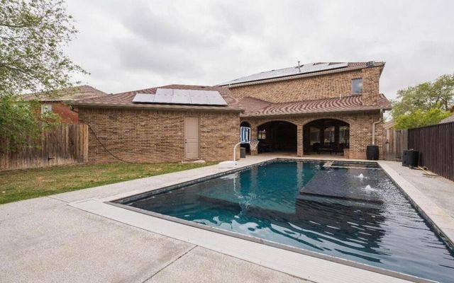 8 W Lakeshore Drive, Ransom Canyon, TX 79366