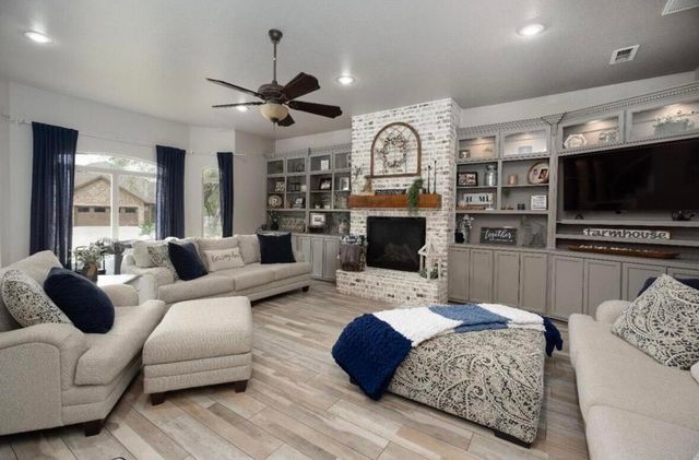 8 W Lakeshore Drive, Ransom Canyon, TX 79366