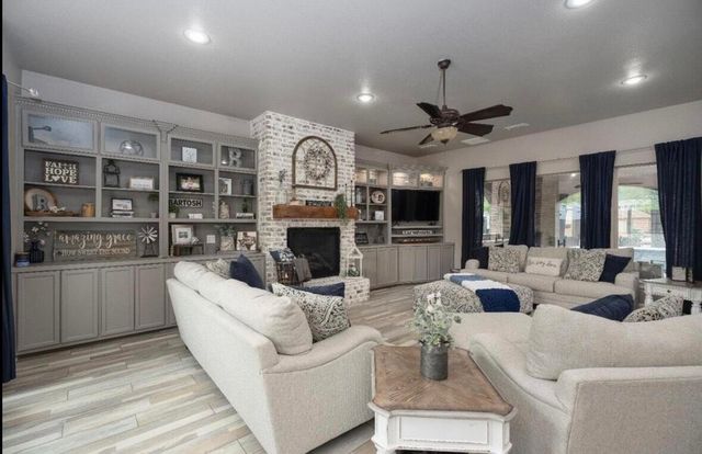 8 W Lakeshore Drive, Ransom Canyon, TX 79366