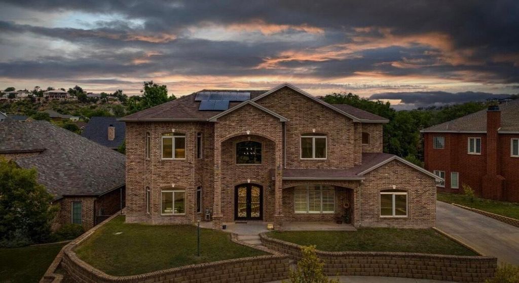 8 W Lakeshore Drive, Ransom Canyon, TX 79366