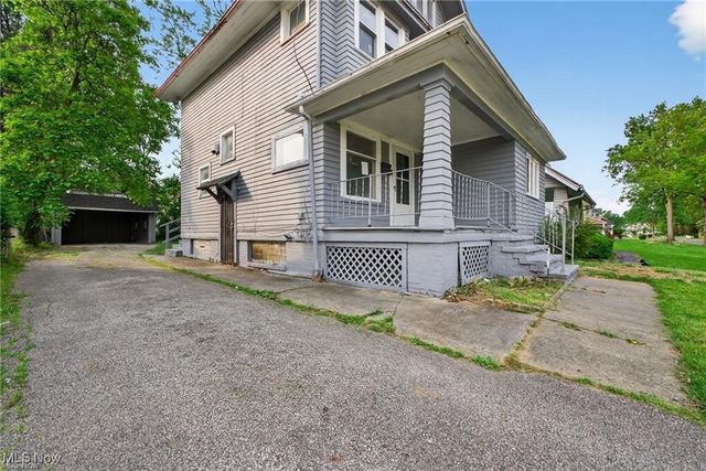 839 Nela View Road, Cleveland Heights, OH 44112