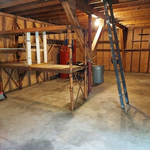 1075 West Brookfield Road, New Braintree, MA 01531