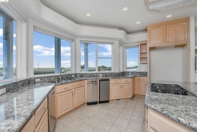 5890 Starboard Dr, Discovery Bay, CA 94505