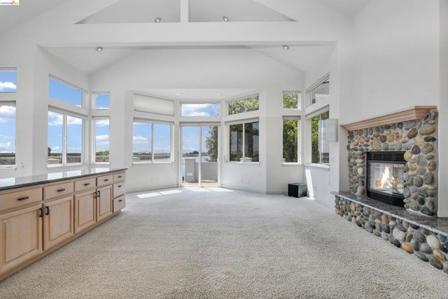 5890 Starboard Dr, Discovery Bay, CA 94505