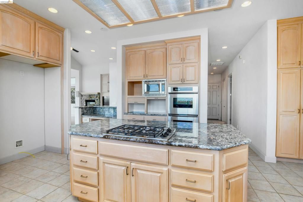 Image 10 of property listing at 5890 Starboard Dr, Discovery Bay, CA 94505