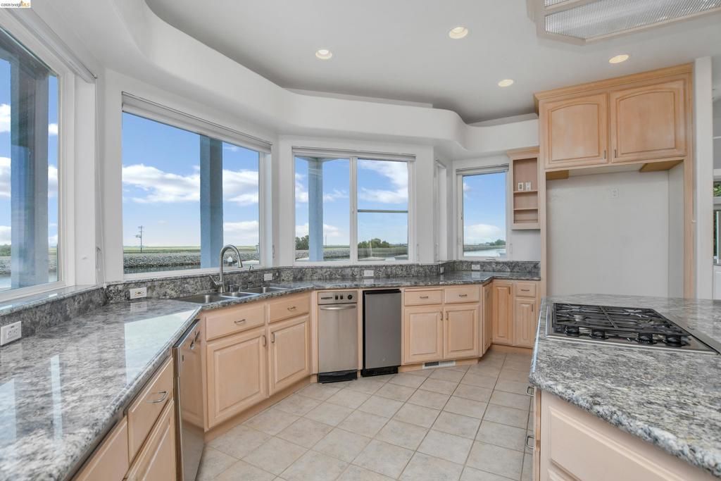 Image 13 of property listing at 5890 Starboard Dr, Discovery Bay, CA 94505