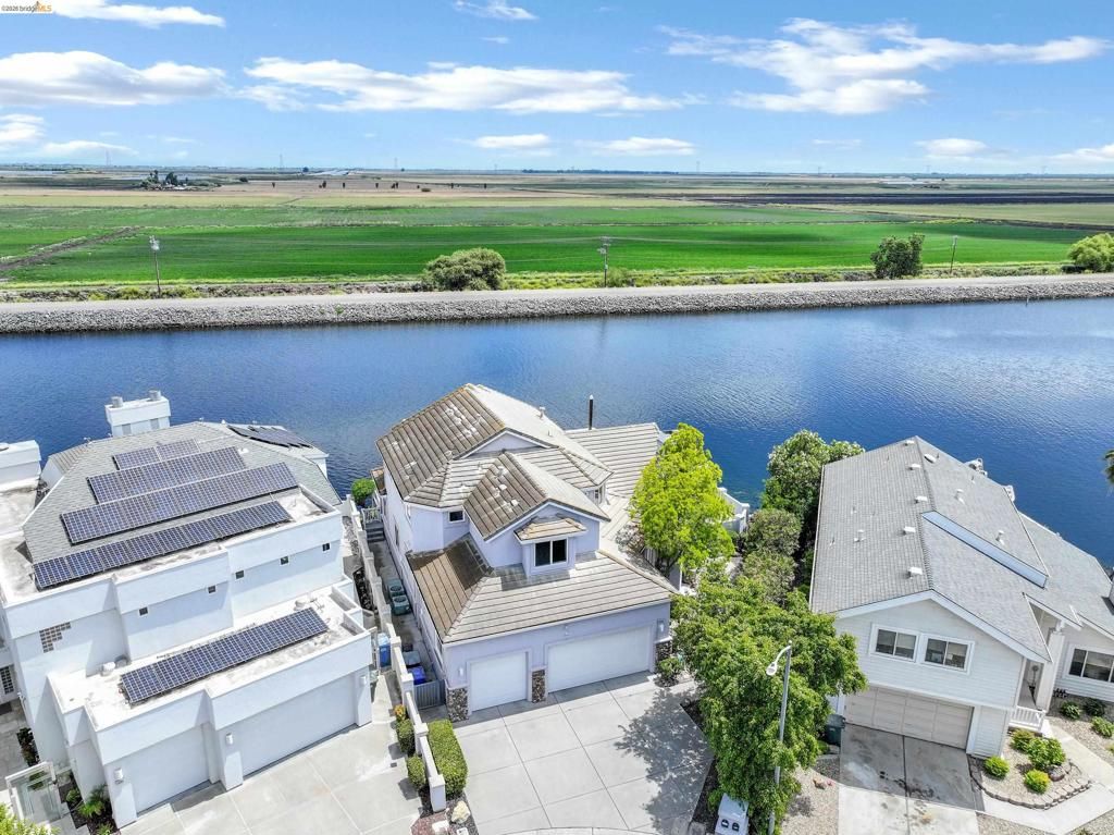 Image 5 of property listing at 5890 Starboard Dr, Discovery Bay, CA 94505