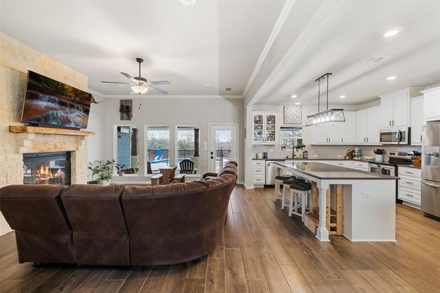 1145 PR 2102, Giddings, TX 78942