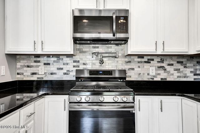 127 NE 15th St, Oak Island, NC 28465