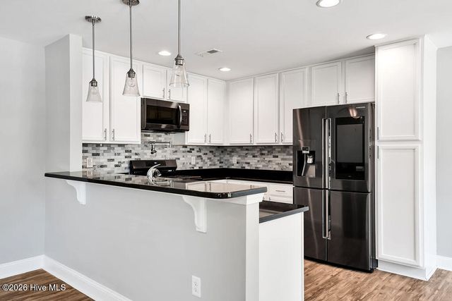 127 NE 15th St, Oak Island, NC 28465
