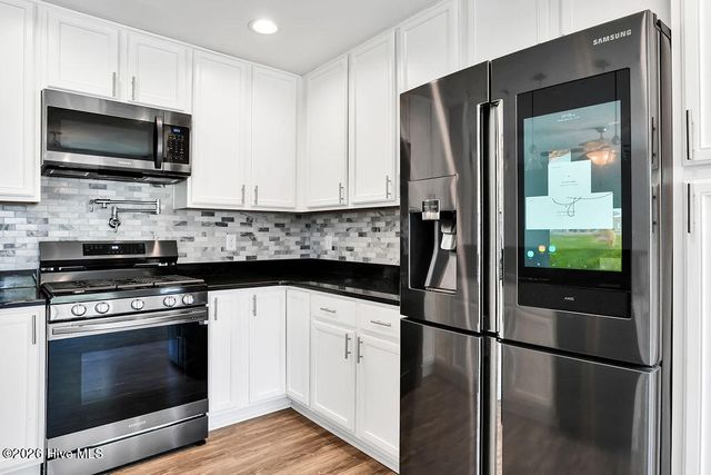 127 NE 15th St, Oak Island, NC 28465