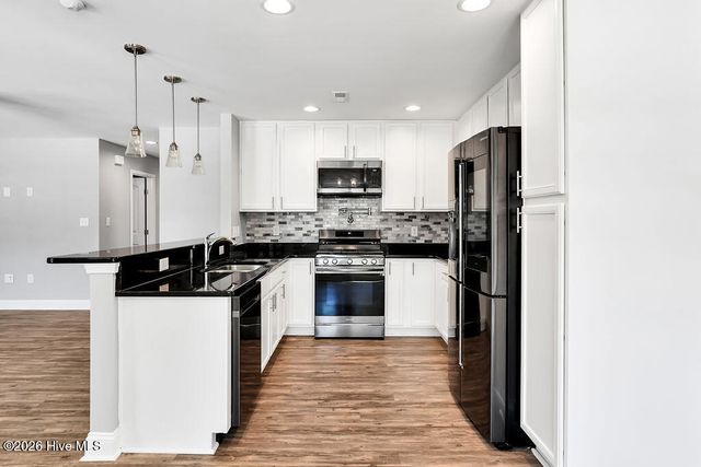 127 NE 15th St, Oak Island, NC 28465