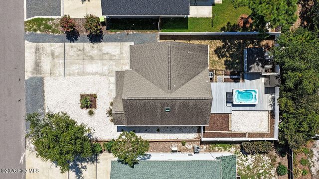 127 NE 15th St, Oak Island, NC 28465