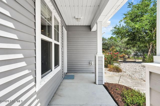 127 NE 15th St, Oak Island, NC 28465