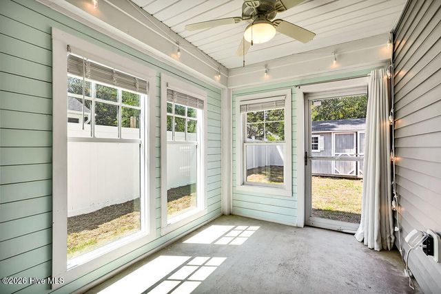 127 NE 15th St, Oak Island, NC 28465