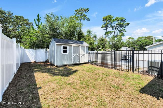127 NE 15th St, Oak Island, NC 28465