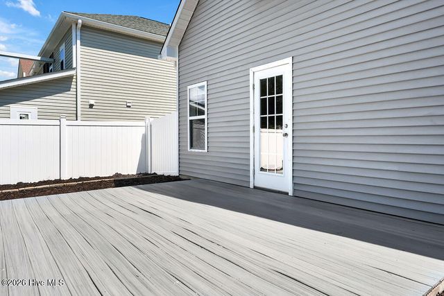 127 NE 15th St, Oak Island, NC 28465