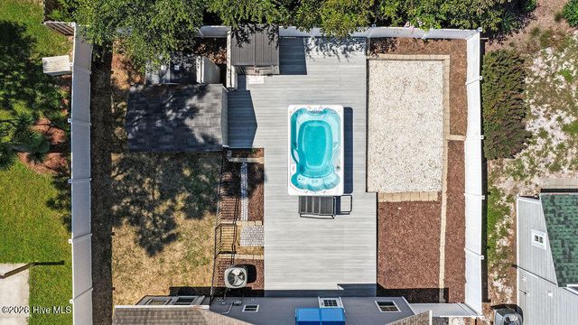 127 NE 15th St, Oak Island, NC 28465