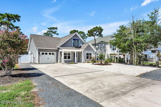 127 NE 15th St, Oak Island, NC 28465