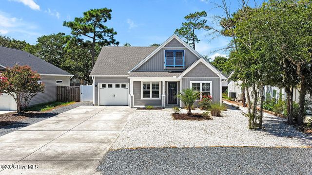 127 NE 15th St, Oak Island, NC 28465