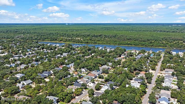 127 NE 15th St, Oak Island, NC 28465