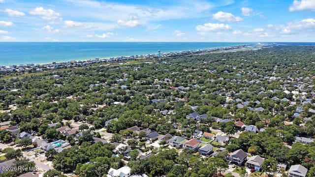 127 NE 15th St, Oak Island, NC 28465