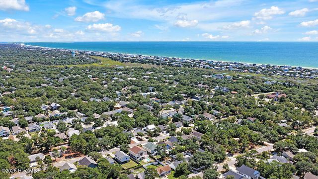127 NE 15th St, Oak Island, NC 28465