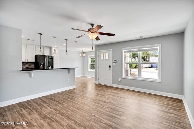 127 NE 15th St, Oak Island, NC 28465