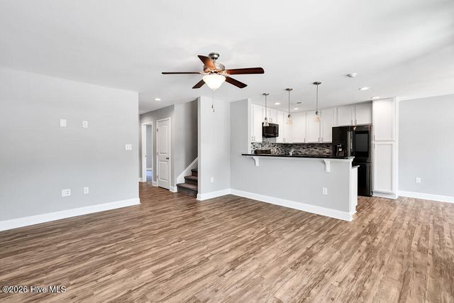 127 NE 15th St, Oak Island, NC 28465