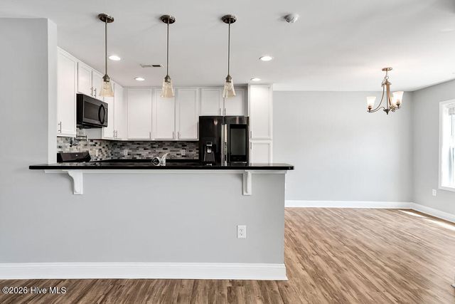 127 NE 15th St, Oak Island, NC 28465