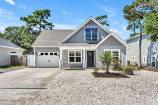 127 NE 15th St, Oak Island, NC 28465