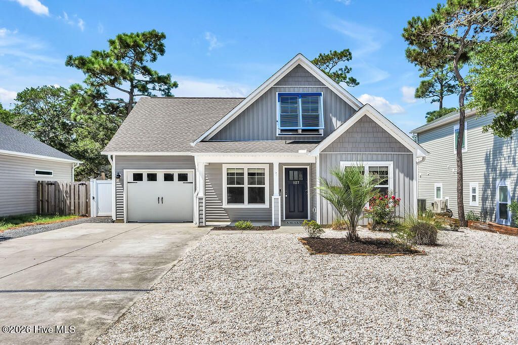 127 NE 15th St, Oak Island, NC 28465