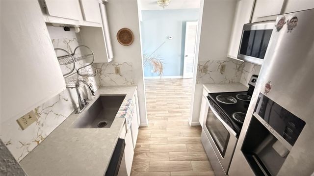 6200 W Tidwell Road 1702, Houston, TX 77092