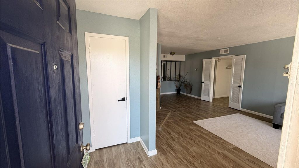 6200 W Tidwell Road 1702, Houston, TX 77092