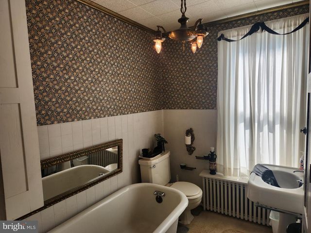 122 N BARBARA ST, Mount Joy, PA 17552