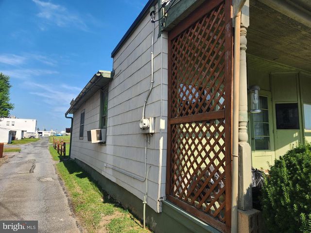 122 N BARBARA ST, Mount Joy, PA 17552