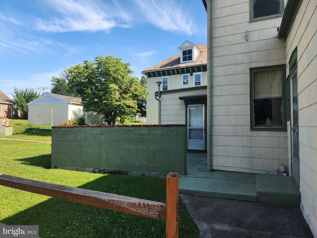 122 N BARBARA ST, Mount Joy, PA 17552