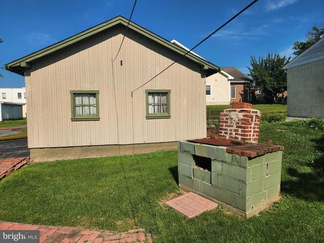 122 N BARBARA ST, Mount Joy, PA 17552