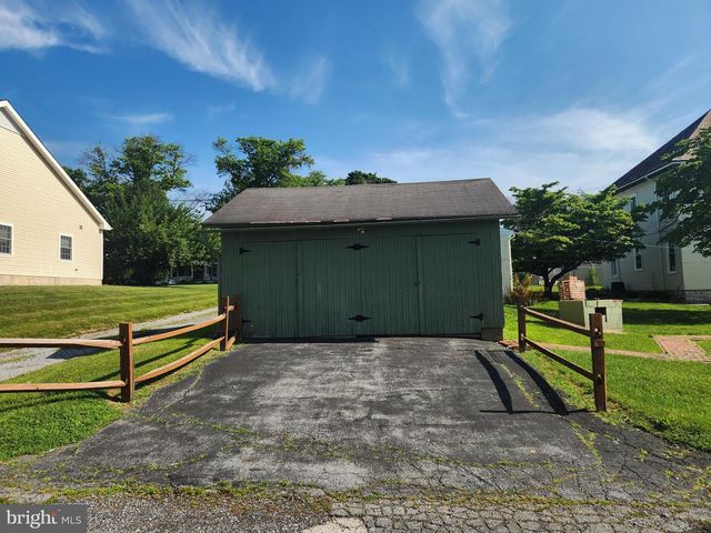 122 N BARBARA ST, Mount Joy, PA 17552