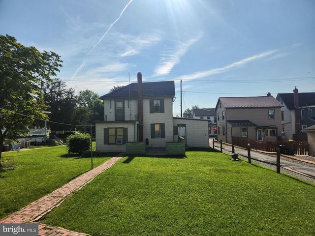 122 N BARBARA ST, Mount Joy, PA 17552
