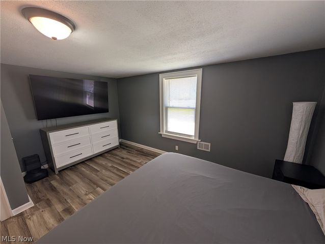3032 Bell Wick Rd, Hubbard, OH 44425