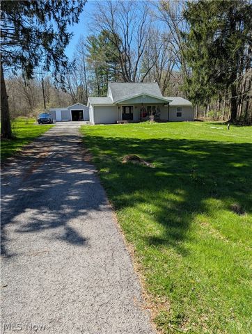 3032 Bell Wick Rd, Hubbard, OH 44425