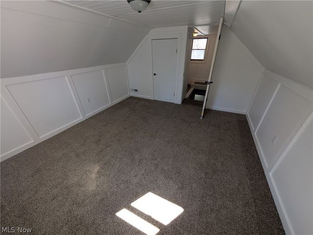 3032 Bell Wick Rd, Hubbard, OH 44425