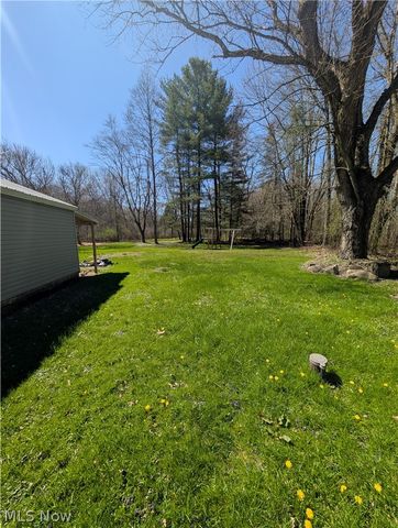 3032 Bell Wick Rd, Hubbard, OH 44425