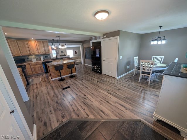3032 Bell Wick Rd, Hubbard, OH 44425