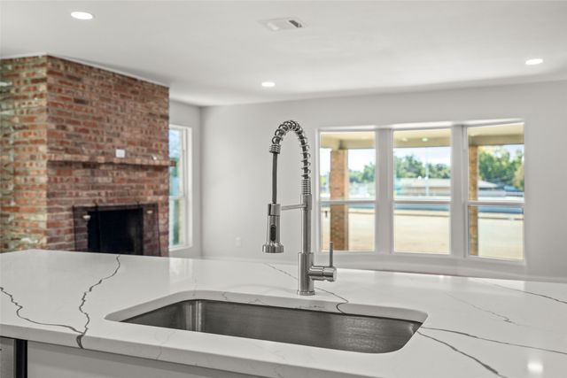 4304 Loop 820, Fort Worth, TX 76109