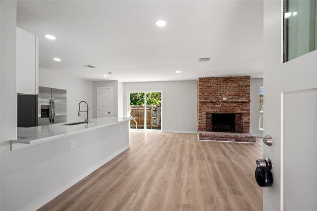 4304 Loop 820, Fort Worth, TX 76109