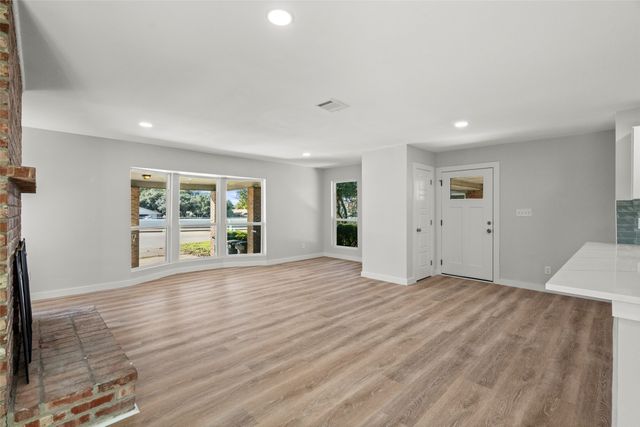 4304 Loop 820, Fort Worth, TX 76109