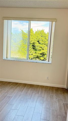 16727 Hemingway Dr, Weston, FL 33326