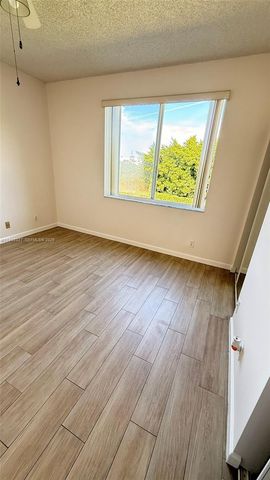 16727 Hemingway Dr, Weston, FL 33326